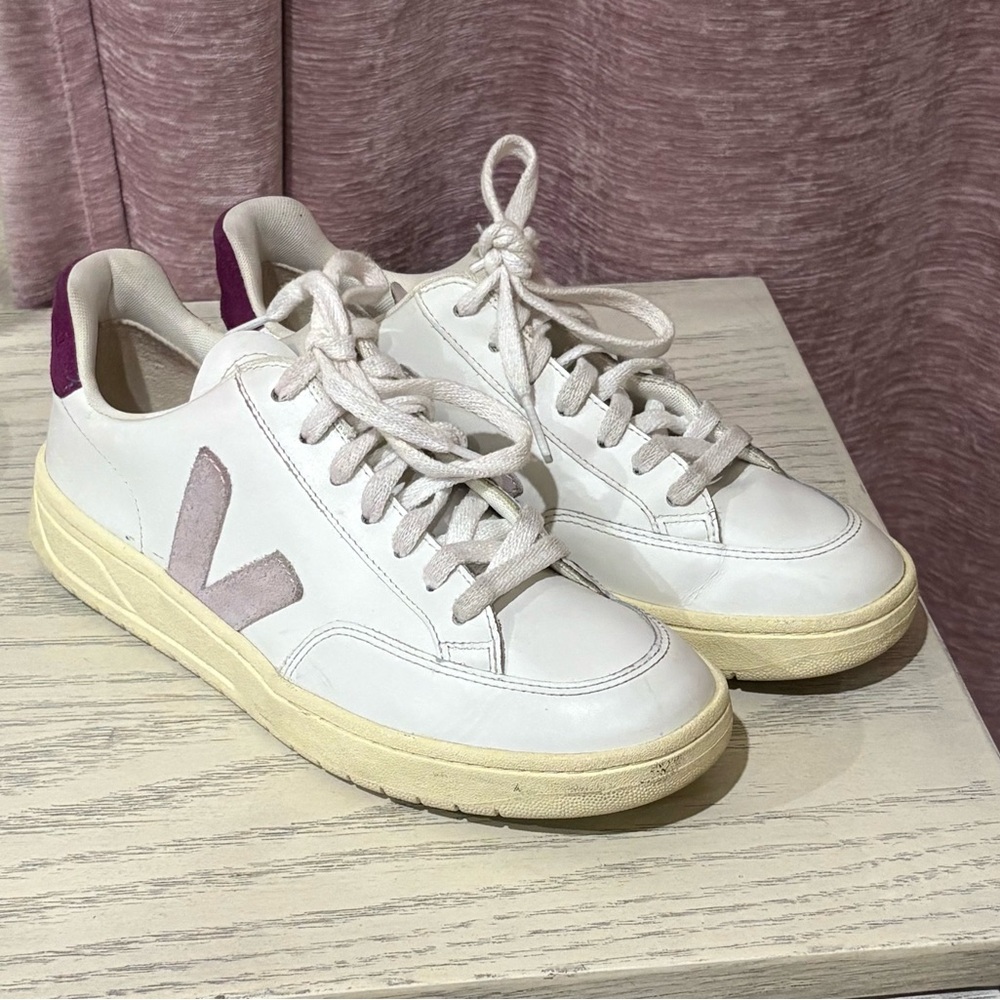 Veja Women's White and Purple Sneakers
